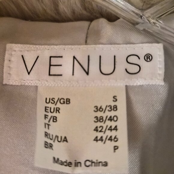 NWOT Venus Faux Fur Coat Small (Oversized) Ivory White Grey Tipping Hook Closure - Picture 7 of 11